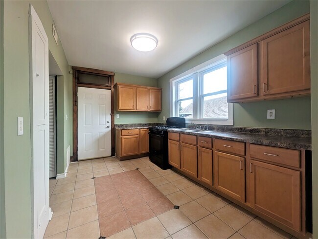 Building Photo - 3114 N Kilpatrick Ave