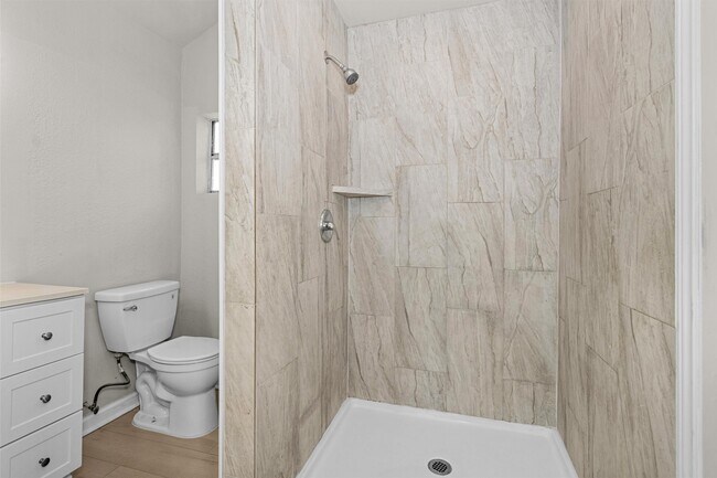 Building Photo - 15225 Woodforest Blvd