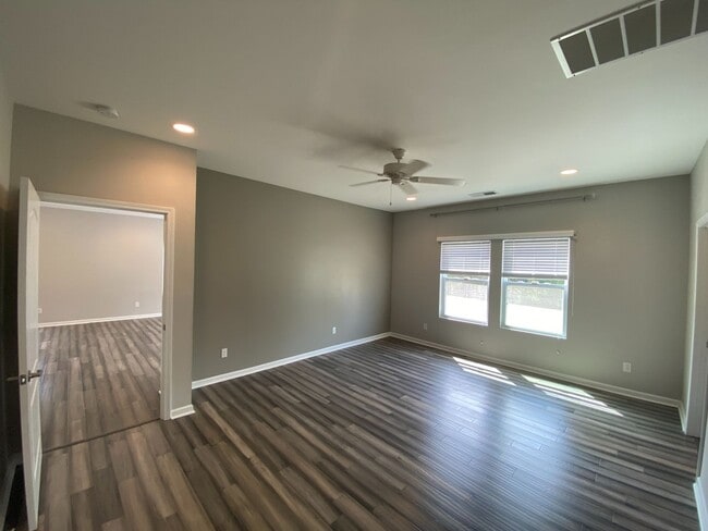 Building Photo - Move-in ready, 1.5 story home located in t...