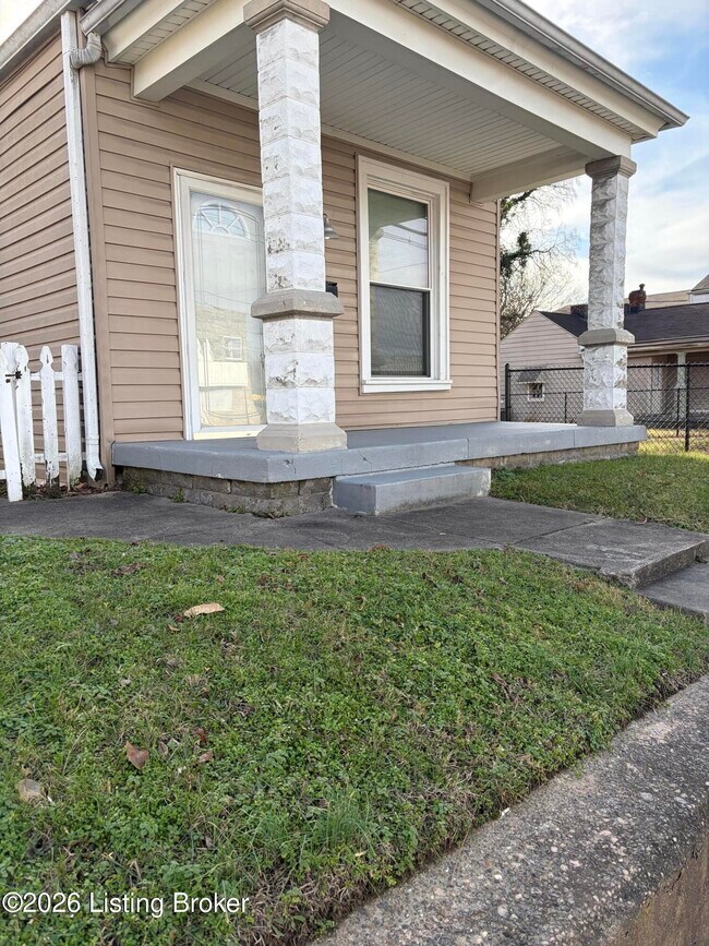 Building Photo - 604 Winkler Ave
