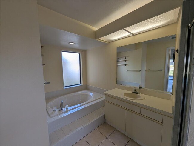 Building Photo - 11322 Torrey Pines Dr