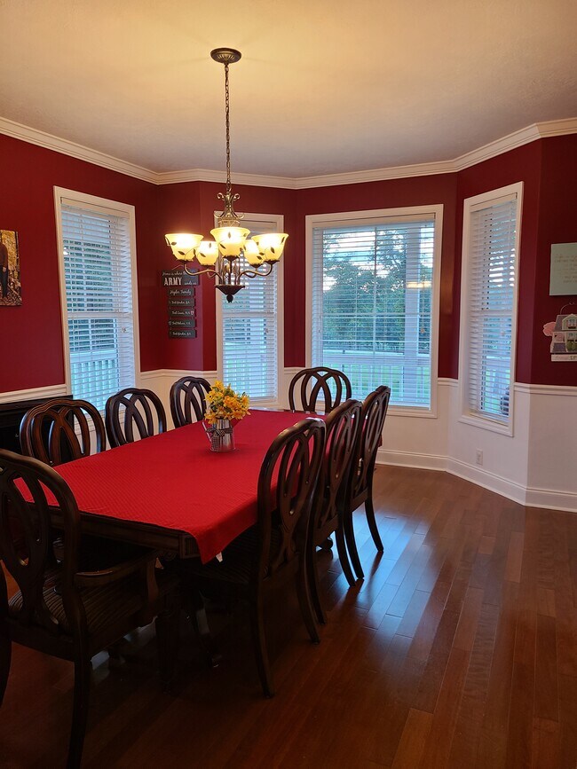 Building Photo - 195 Tennis Ranch Rd