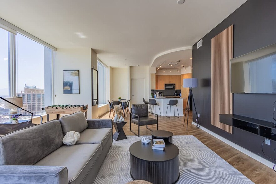 Building Photo - 44 W Monroe St