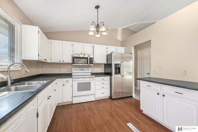 Building Photo - 3105 Mirror Cir