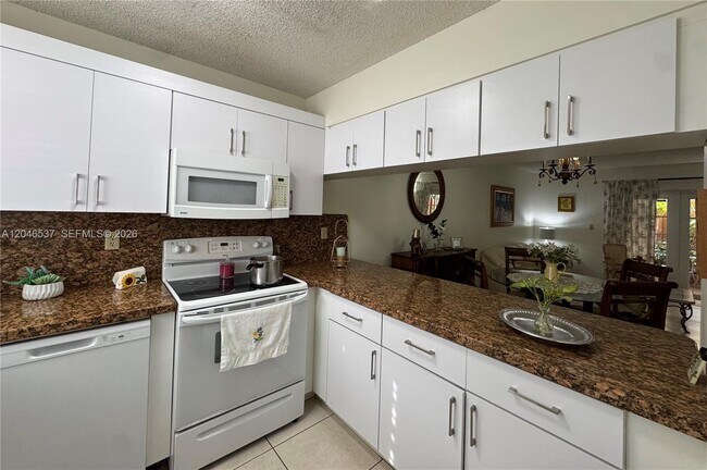 Building Photo - 2365 W 74th St