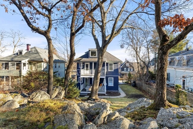 Building Photo - 1045 Adams St