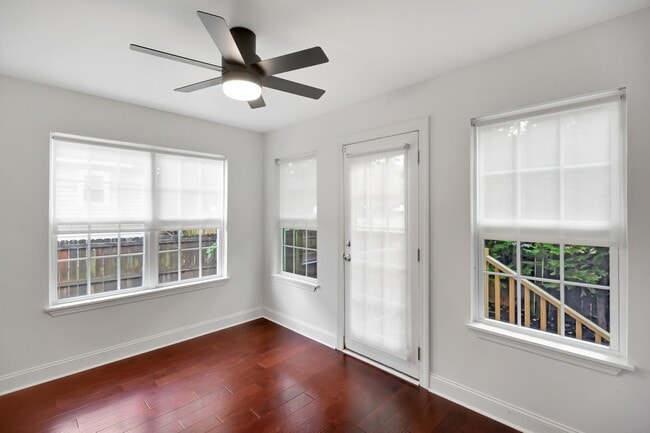 Building Photo - Unbeatable Location – Just 6 Minutes to Do...