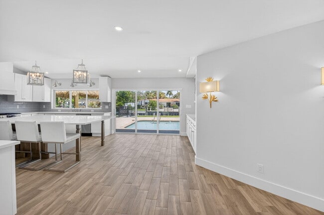 Building Photo - 1254 SW 4th Ct