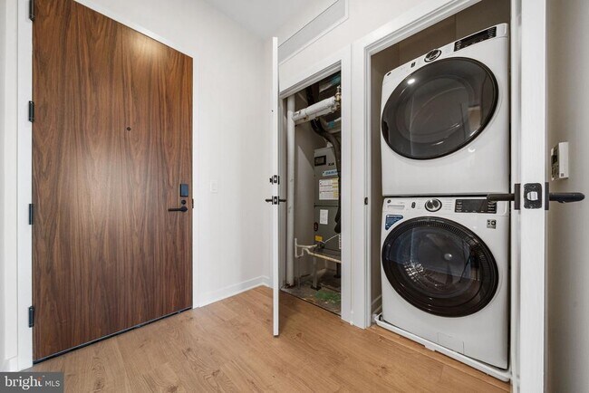 Building Photo - 255 W Falls Station Blvd