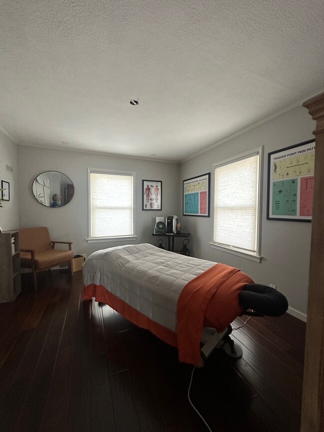 Building Photo - 932 Robinson St