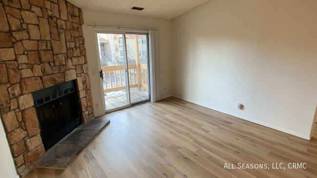 Building Photo - 914 Tenderfoot Hill Rd