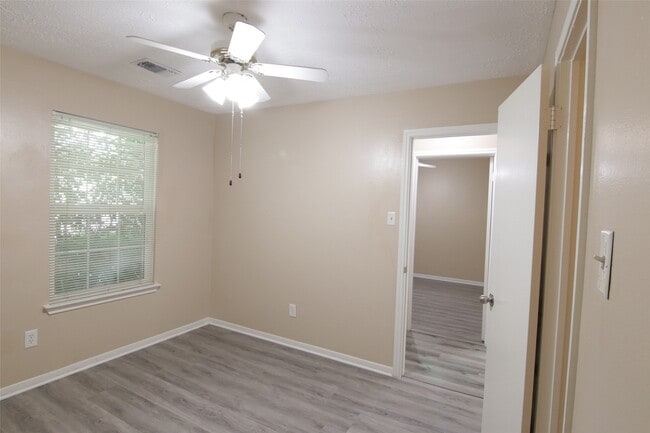 Building Photo - 6918 Glen Rosa Dr