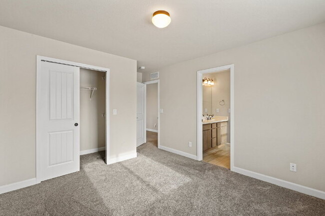 Building Photo - Modern Comfort Meets Mountain Beauty – 4-B...