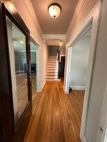 Building Photo - 2433 Woodmere Dr