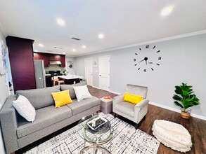 Building Photo - 2621 Wallace Ave