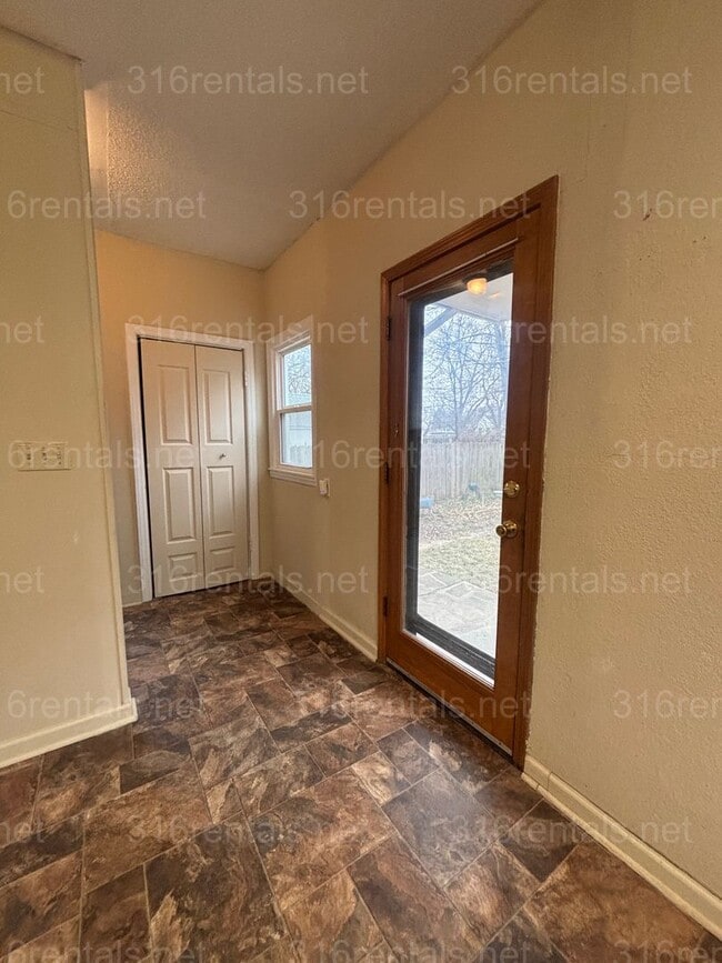 Building Photo - Two bed, Two Bath, fully fenced backyard rental available now!