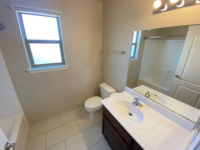 Building Photo - Northeast El Paso 4Bed w/Refrig A/C