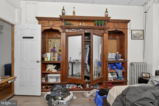 Building Photo - 4011 Pine St