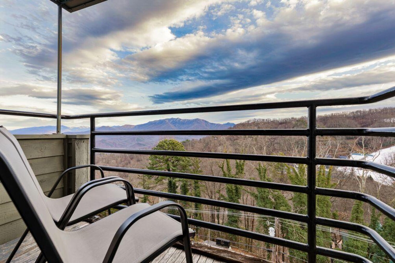 Building Photo - 1260 Ski View Dr