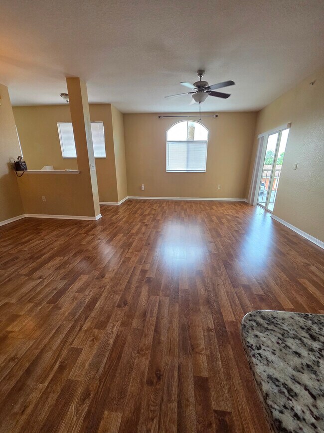 Building Photo - 6361 Aragon Way