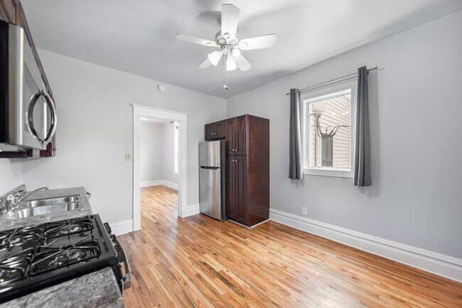 Building Photo - 3722 N Bosworth Ave