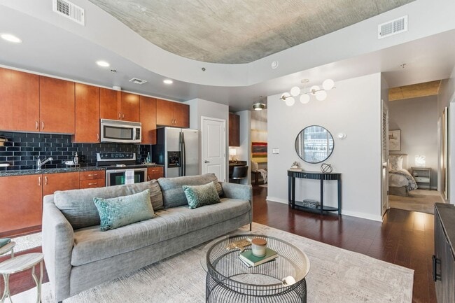 Building Photo - $500 Credit towards first month's rent if leased by April 1st. 9th Floor of Encore Building Downt...