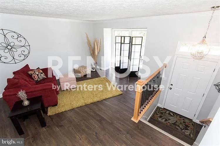 Building Photo - 7100 Springhouse Ln