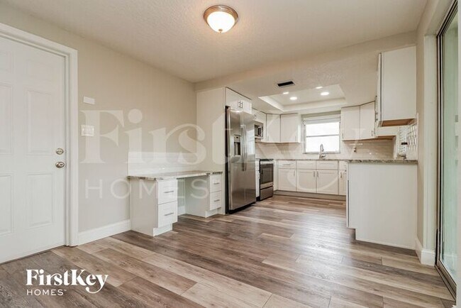 Building Photo - 9305 Ledgestone Ln