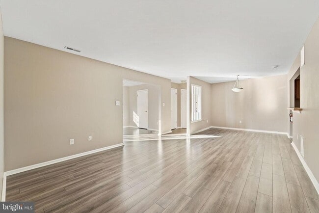 Building Photo - 19 Canterbury Ct