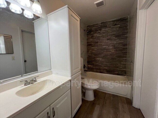 Building Photo - 5151 Picadilly Circus Ct