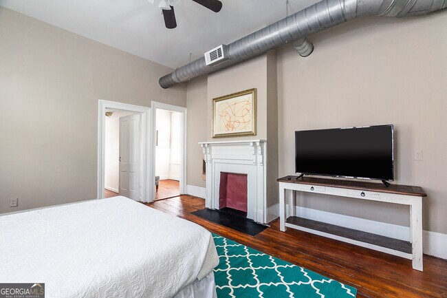 Building Photo - 875 Orange Terrace