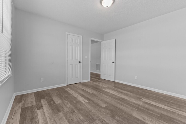 Building Photo - Charming 2 Bedroom Apartment