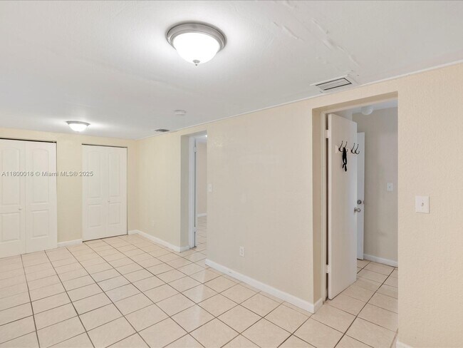 Building Photo - 13241 NE 3rd Ct