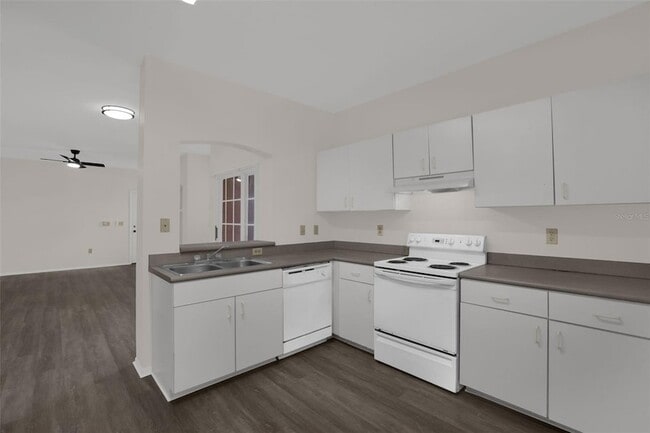 Building Photo - 1325 Rotonda Point