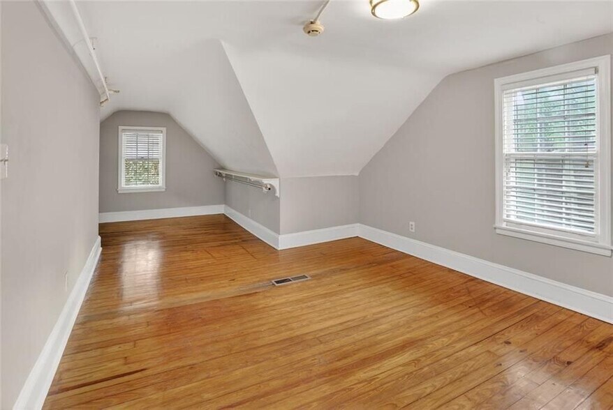 Building Photo - 2728 Winburn Terrace