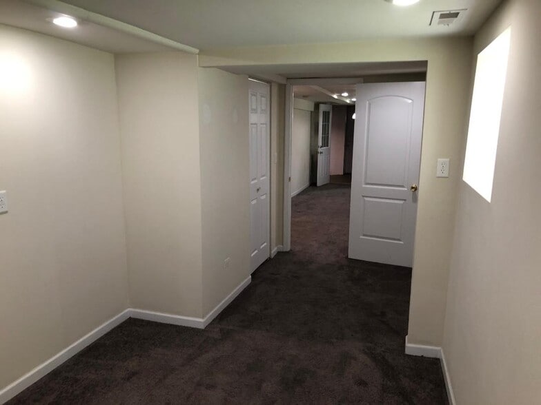 Building Photo - 1703 W Irving Park Rd