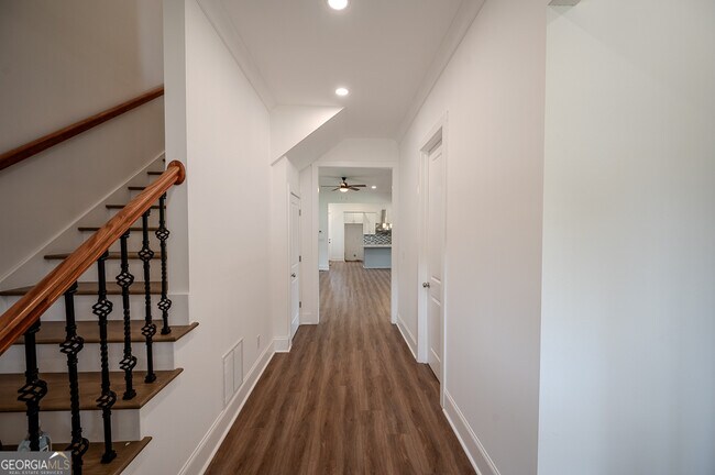 Building Photo - 1993 Reynolds Dr SW