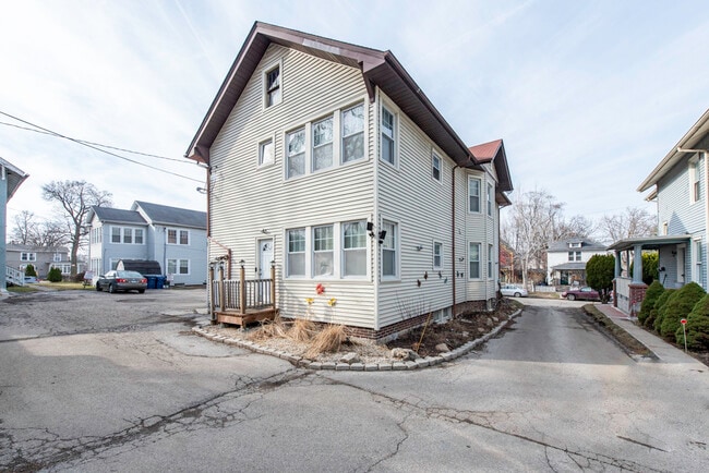 Building Photo - 515 2nd St