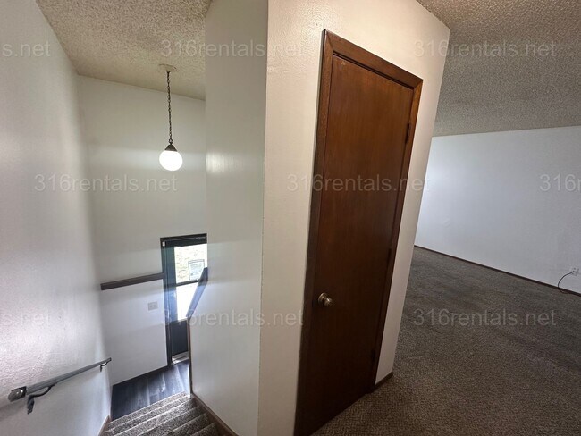 Building Photo - 333 E Marion Ct