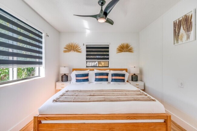 Building Photo - 1814 NW 14th Ave