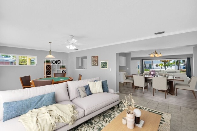 Building Photo - MAXIMO MOORINGS 3/2/2 HOME NEAR ST. PETE B...