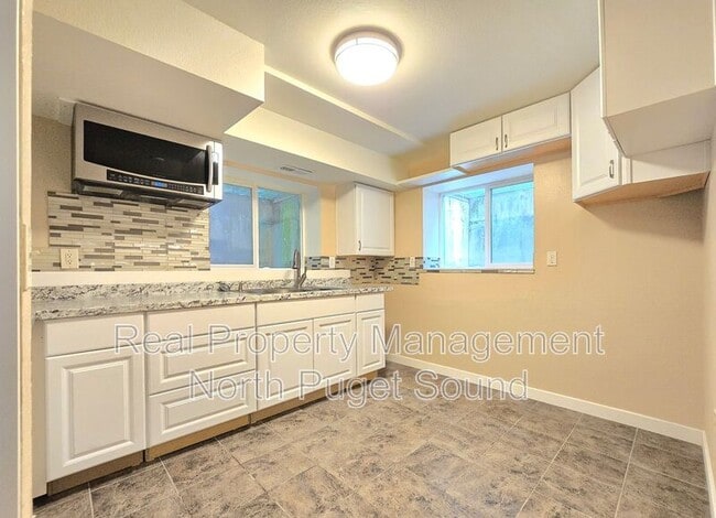 Building Photo - 10914 Willow Rd