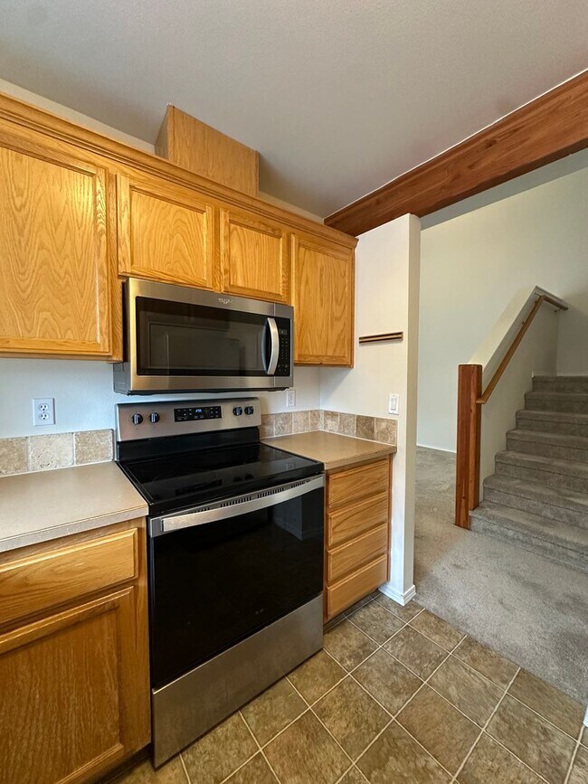 Building Photo - 25 SW Roosevelt Ave