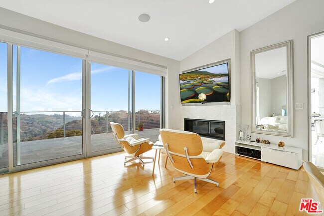 Building Photo - 28405 Via Acero St