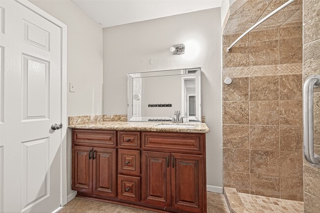 Building Photo - 9310 Cliffwood Dr