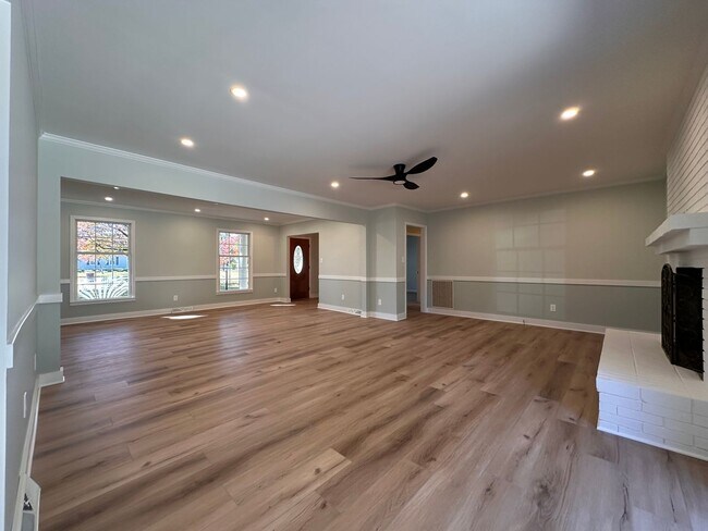 Building Photo - Home on High Tide