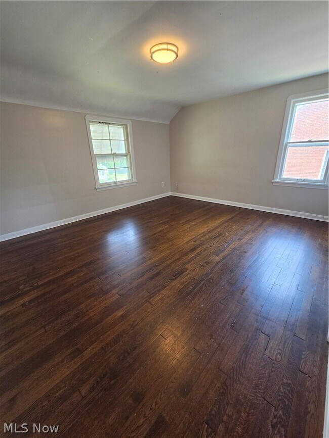 Building Photo - 1361 Villa Dr
