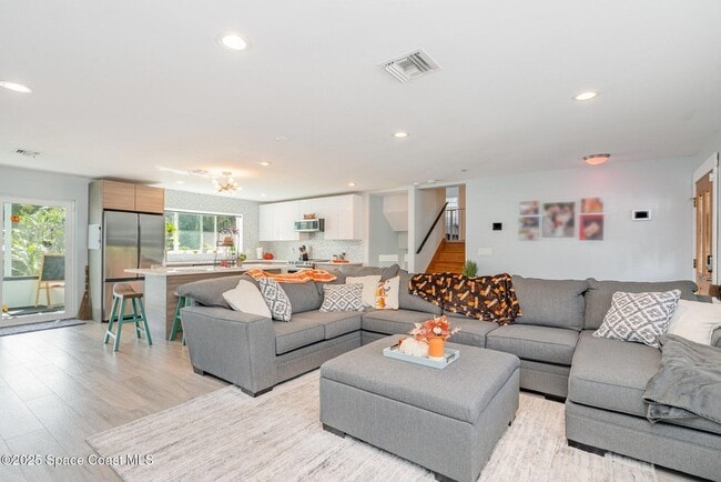 Building Photo - 409 E Melbourne Ave