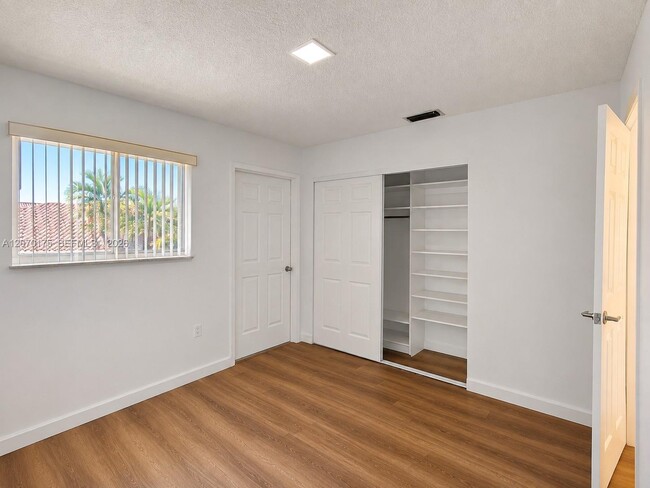 Building Photo - 550 NW 82nd Ct