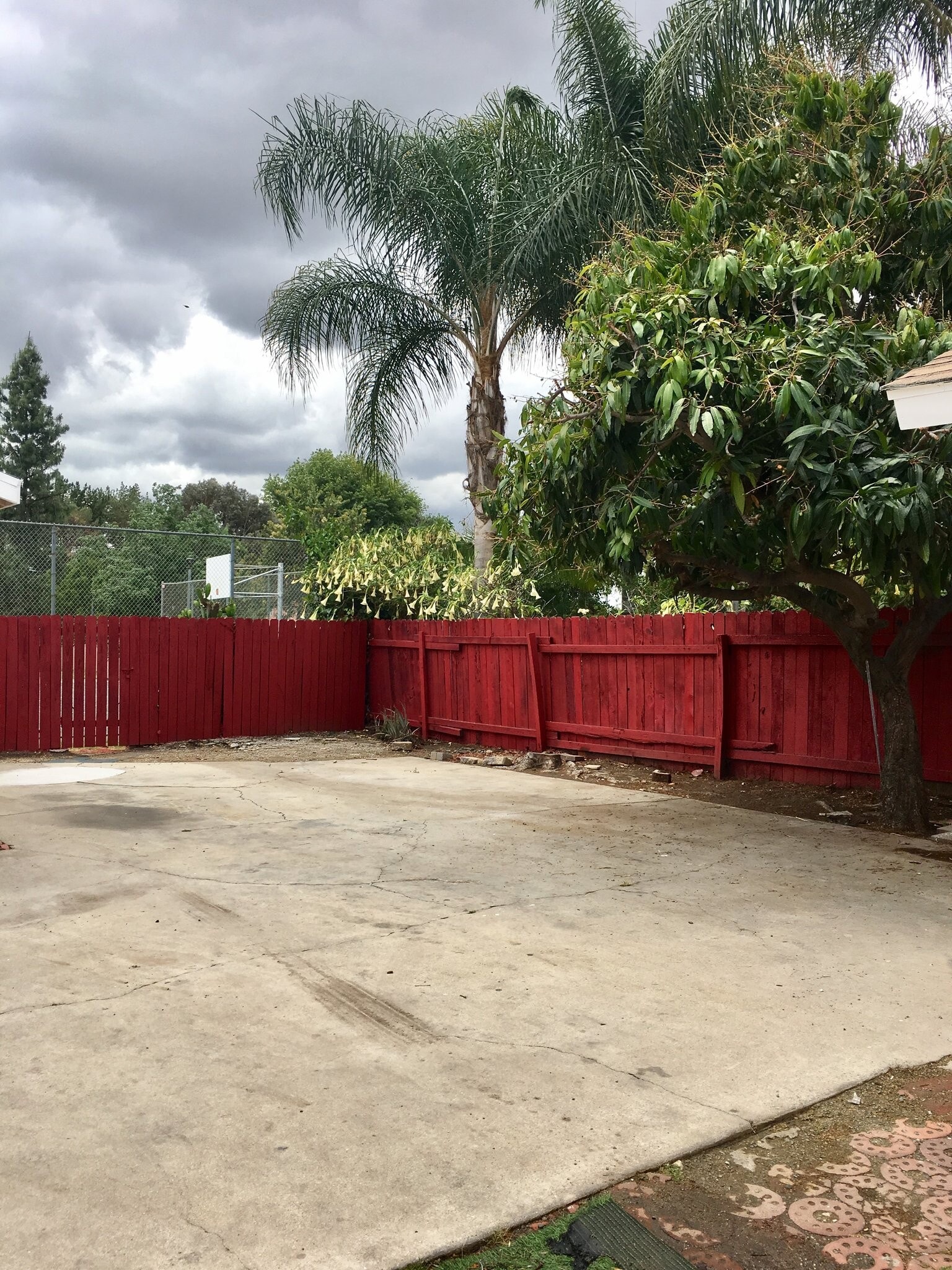 Building Photo - 606 W 4th Ave